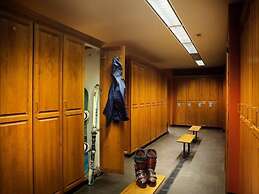 Luxury 4 Bedroom Penthouse in Lionshead Village With Rooftop Pool, Jus