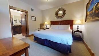 Luxury 4 Bedroom Penthouse in Lionshead Village With Rooftop Pool, Jus