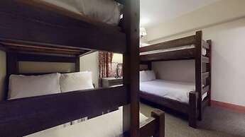 Luxury 4 Bedroom Penthouse in Lionshead Village With Rooftop Pool, Jus