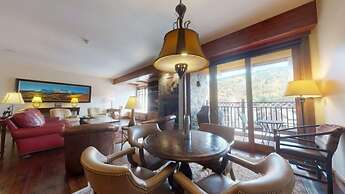 Luxury 4 Bedroom Penthouse in Lionshead Village With Rooftop Pool, Jus