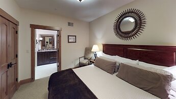 Luxury 4 Bedroom Penthouse in Lionshead Village With Rooftop Pool, Jus