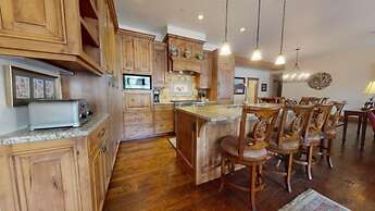 Luxury 4 Bedroom Penthouse in Lionshead Village With Rooftop Pool, Jus