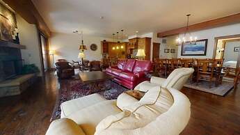 Luxury 4 Bedroom Penthouse in Lionshead Village With Rooftop Pool, Jus