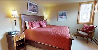 2 Bedroom Platinum Condo Near Chairlift in Cascade Village With Pool a