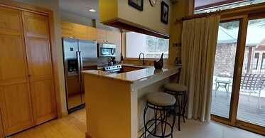 2 Bedroom Platinum Condo Near Chairlift in Cascade Village With Pool a
