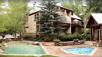 2 Bedroom Platinum Condo Near Chairlift in Cascade Village With Pool a