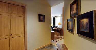 2 Bedroom Platinum Condo Near Chairlift in Cascade Village With Pool a