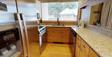 2 Bedroom Platinum Condo Near Chairlift in Cascade Village With Pool a