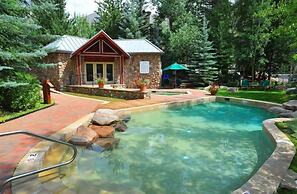 2 Bedroom Platinum Condo Near Chairlift in Cascade Village With Pool a