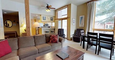 2 Bedroom Platinum Condo Near Chairlift in Cascade Village With Pool a