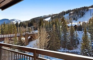 Luxury Ski in, Ski out 1 Bedroom Mountain Residence in the Heart of Li