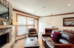 Luxury Ski in, Ski out 1 Bedroom Mountain Residence in the Heart of Li