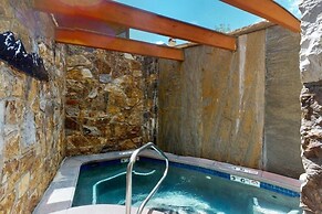 Luxury Ski in, Ski out 1 Bedroom Mountain Residence in the Heart of Li