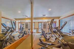 Beautiful 3 Bedroom Mountain Condo in River Run Village With Hot Tub A