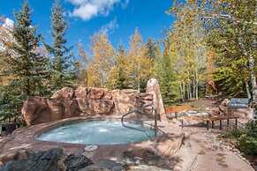 Beautiful 3 Bedroom Mountain Condo in River Run Village With Hot Tub A