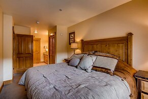 Beautiful 3 Bedroom Mountain Condo in River Run Village With Hot Tub A