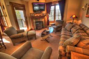 Beautiful 3 Bedroom Mountain Condo in River Run Village With Hot Tub A