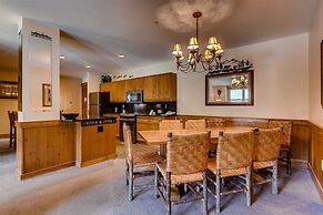 Beautiful 3 Bedroom Mountain Condo in River Run Village With Hot Tub A