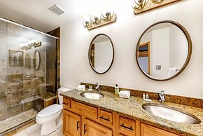 Chic Ski In, Ski Out 2 Bedroom Penthouse in Beaver Creek Village