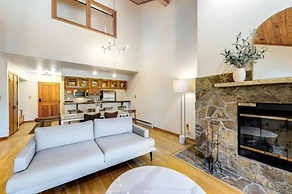 Chic Ski In, Ski Out 2 Bedroom Penthouse in Beaver Creek Village