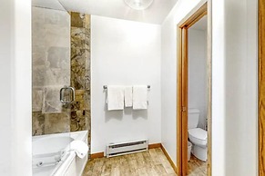 Chic Ski In, Ski Out 2 Bedroom Penthouse in Beaver Creek Village