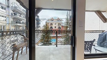 2 Bedroom Boutique Resort Condo With Hot Tub Access and Within Walking