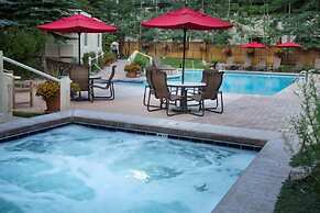 2 Bedroom Boutique Resort Condo With Hot Tub Access and Within Walking