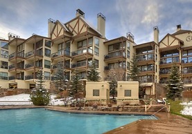 2 Bedroom Boutique Resort Condo With Hot Tub Access and Within Walking