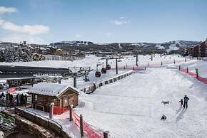 Luxury Ski in, Ski out 1 Bedroom Colorado Resort Vacation Rental in th