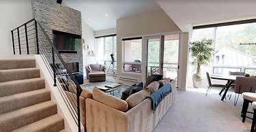 Modern 3 Bedroom Luxury Rental in Cascade Village With Shuttle to Vail