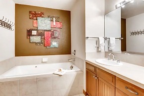 Downtown Breckenridge 2 Bedroom Condo - Steps to Lifts and Main Street