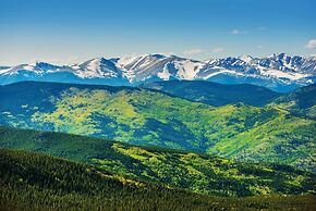 3 Bedroom Mountain Vacation Rental on Historic Downtown Main Street Wi