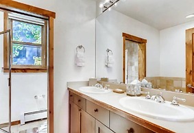 3 Bedroom Mountain Vacation Rental on Historic Downtown Main Street Wi