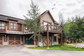 3 Bedroom Mountain Vacation Rental on Historic Downtown Main Street Wi