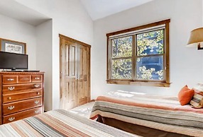 3 Bedroom Mountain Vacation Rental on Historic Downtown Main Street Wi