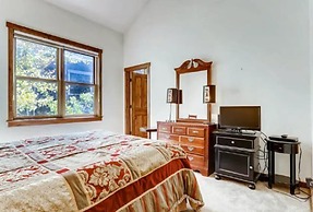 3 Bedroom Mountain Vacation Rental on Historic Downtown Main Street Wi