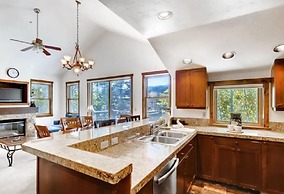 3 Bedroom Mountain Vacation Rental on Historic Downtown Main Street Wi