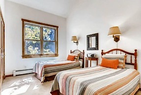 3 Bedroom Mountain Vacation Rental on Historic Downtown Main Street Wi