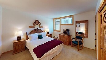 Comfortable and Cozy 2 Bedroom Condo Near Chair Lift 20 in Cascade Vil