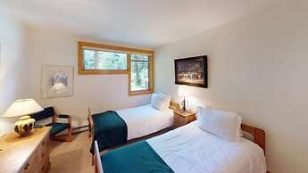 Comfortable and Cozy 2 Bedroom Condo Near Chair Lift 20 in Cascade Vil