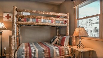 Family-friendly 3 Bedroom Vacation Rental in West Keystone Resort Alon