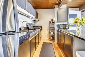 Luxury 2 Bedroom Mountain Vacation Rental in the Heart of Downtown Asp