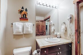 Perfectly Placed 2 Bedroom Vacation Rental in Historic Downtown Brecke