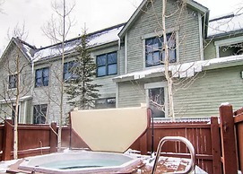 Perfectly Placed 2 Bedroom Vacation Rental in Historic Downtown Brecke