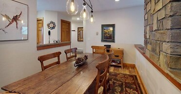 Cascade Village 3 Bedroom Condo With Pool, Hot Tubs, and On-demand Shu