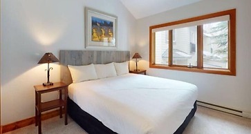 Cascade Village 3 Bedroom Condo With Pool, Hot Tubs, and On-demand Shu