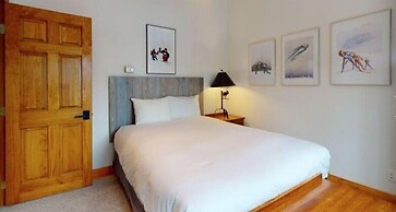 Cascade Village 3 Bedroom Condo With Pool, Hot Tubs, and On-demand Shu