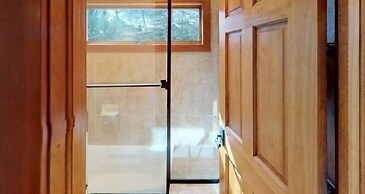 Cascade Village 3 Bedroom Condo With Pool, Hot Tubs, and On-demand Shu