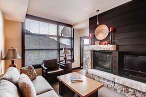 Luxury 2 Bedroom Ski in, Ski out Mountain Vacation Rental Near Treehou