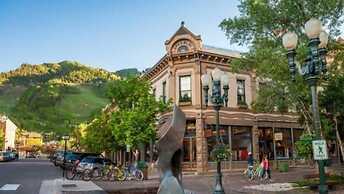 2 Bedroom Condo in Downtown Aspen, Just One Block to Silver Queen Gond